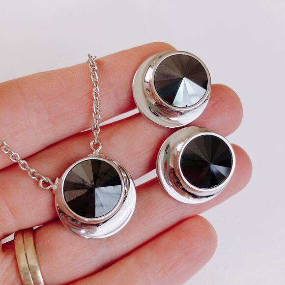 VTG Signed Sarah Coventry Clip Earrings Necklace Set Black Glass Silver Tone 70s - Picture 12 of 13